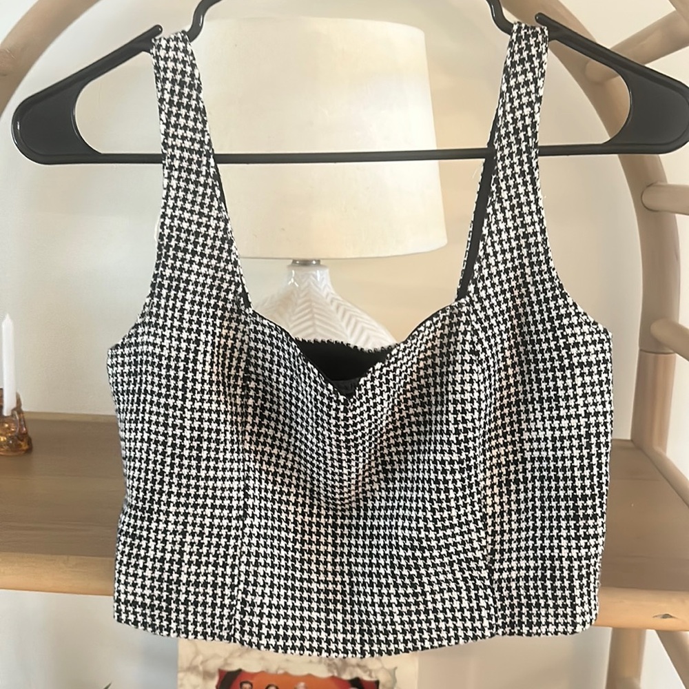 Abercrombie black and white houndstooth crop top size small